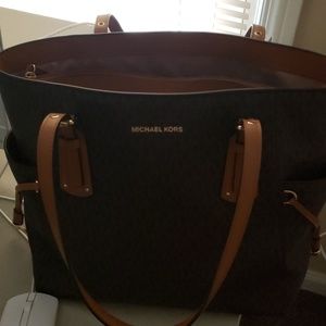 Micheal Kots purse and wallet